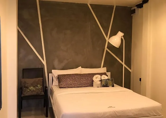 Baan Phaholyothin 52 Motel