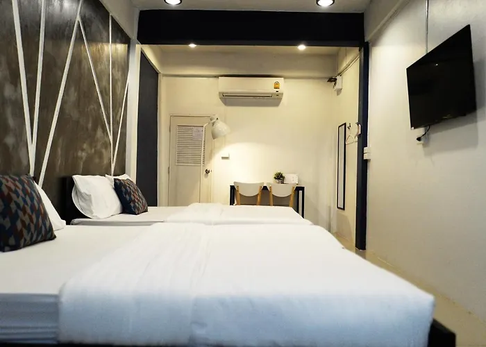Baan Phaholyothin 52 Motel